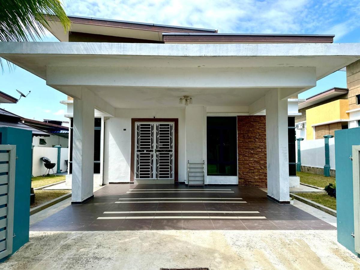Bandar Family Private Pool Bbq Wifi Netflix Holiday home Malacca